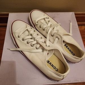 Womens size 9 converse